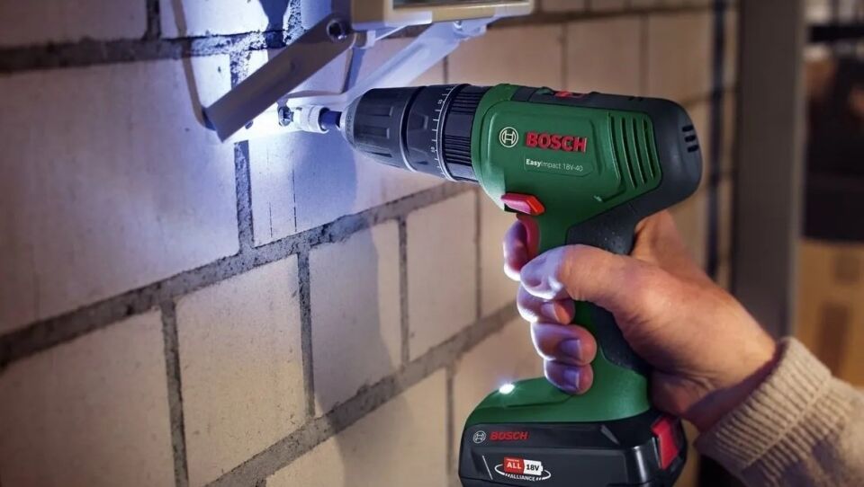 BOSCH EasyImpact 18V-40 Şarjlı Matkap 18 Volt Çift Akü - 241 Parça Aksesuar Setli