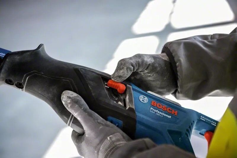 BOSCH GSA 185-LI 18 Volt Akülü Tilki Kuyruğu (Akü-Şarj Aleti Hariç)