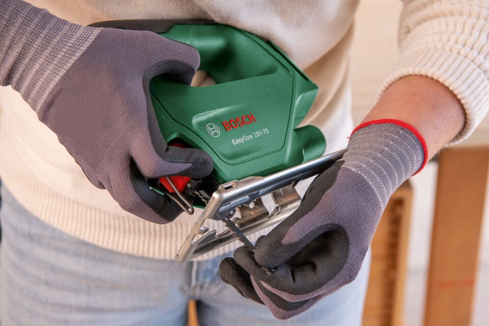 BOSCH EasySaw 18V-70 Akülü Dekupaj Testere (Akü ve Şarj Aleti Hariç)