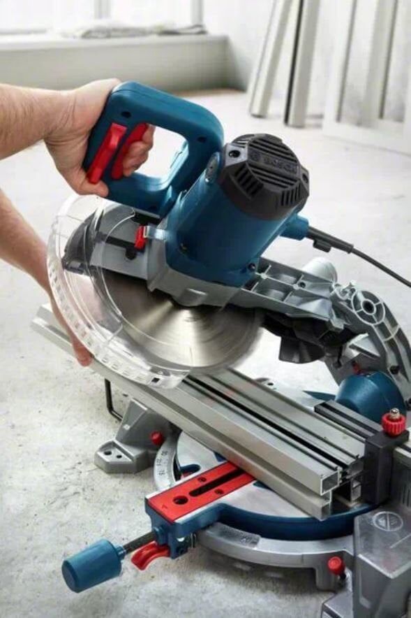 BOSCH GCM 216 Gönye Kesme Makinası